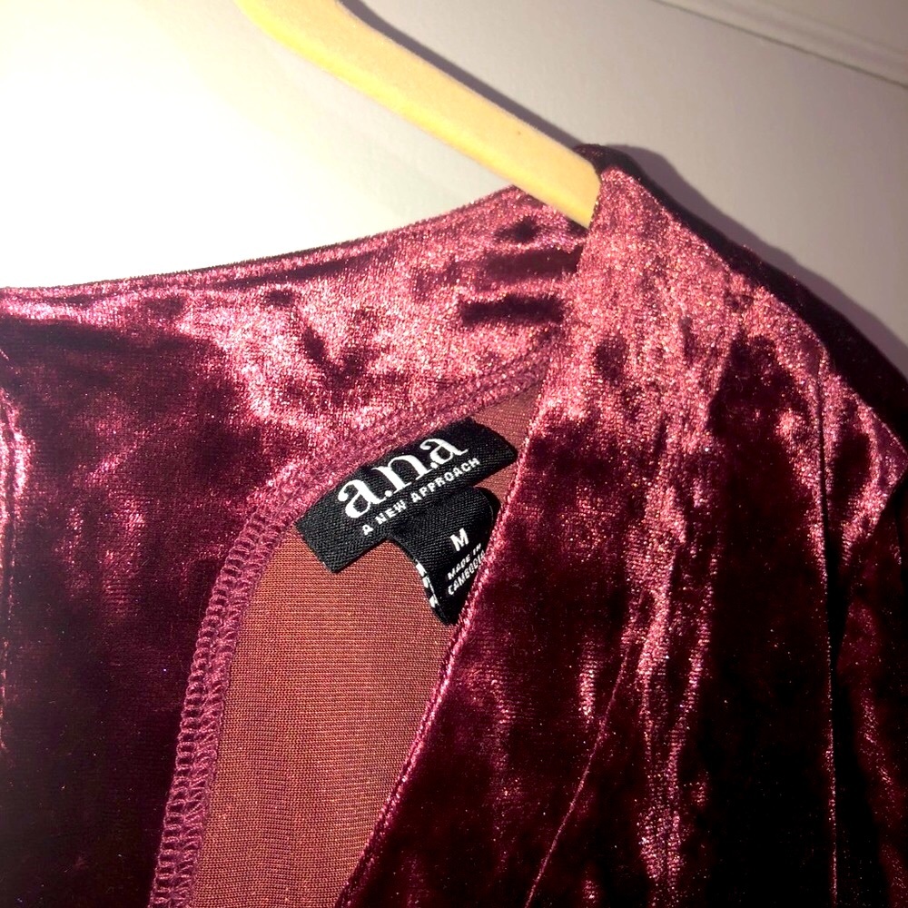 NWT a.n.a. V-neck Wine Medium Stretchy Velvet Dress - Picture 7 of 8